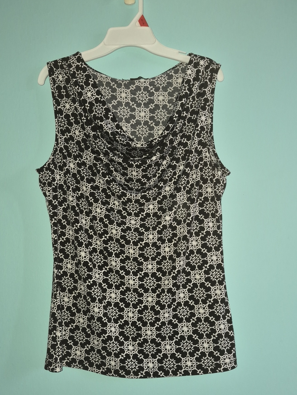 ssential Dark & Pattern Top Bundle - Set of 3